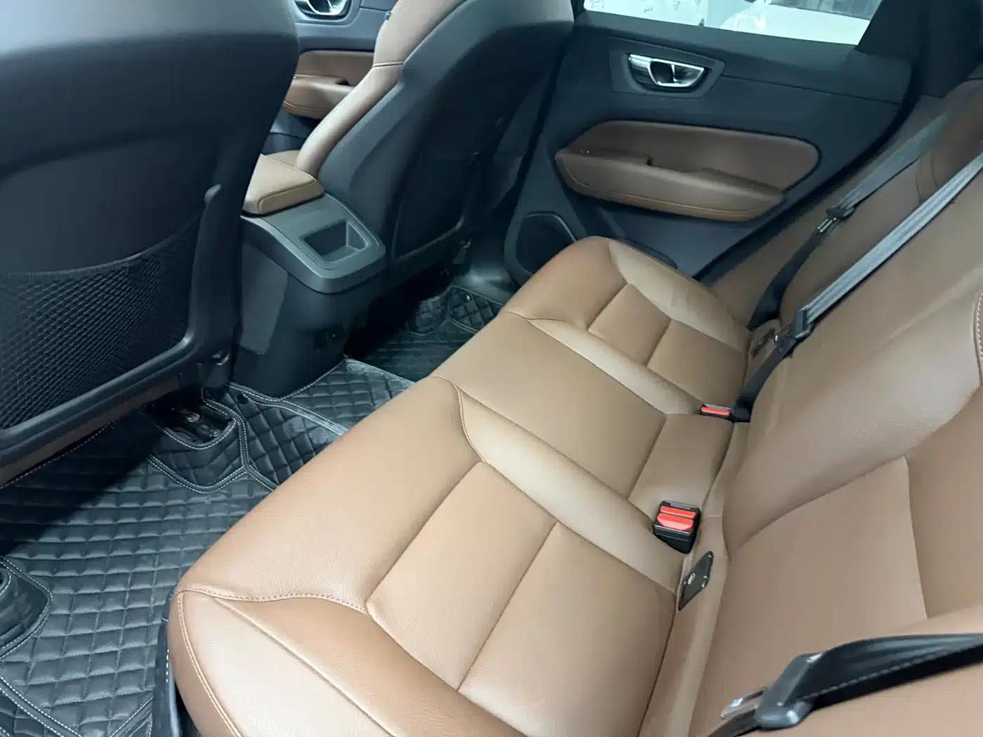 2025 Volvo XC60 B5 AWD Inscription Luxury Edition — миниатюра 10