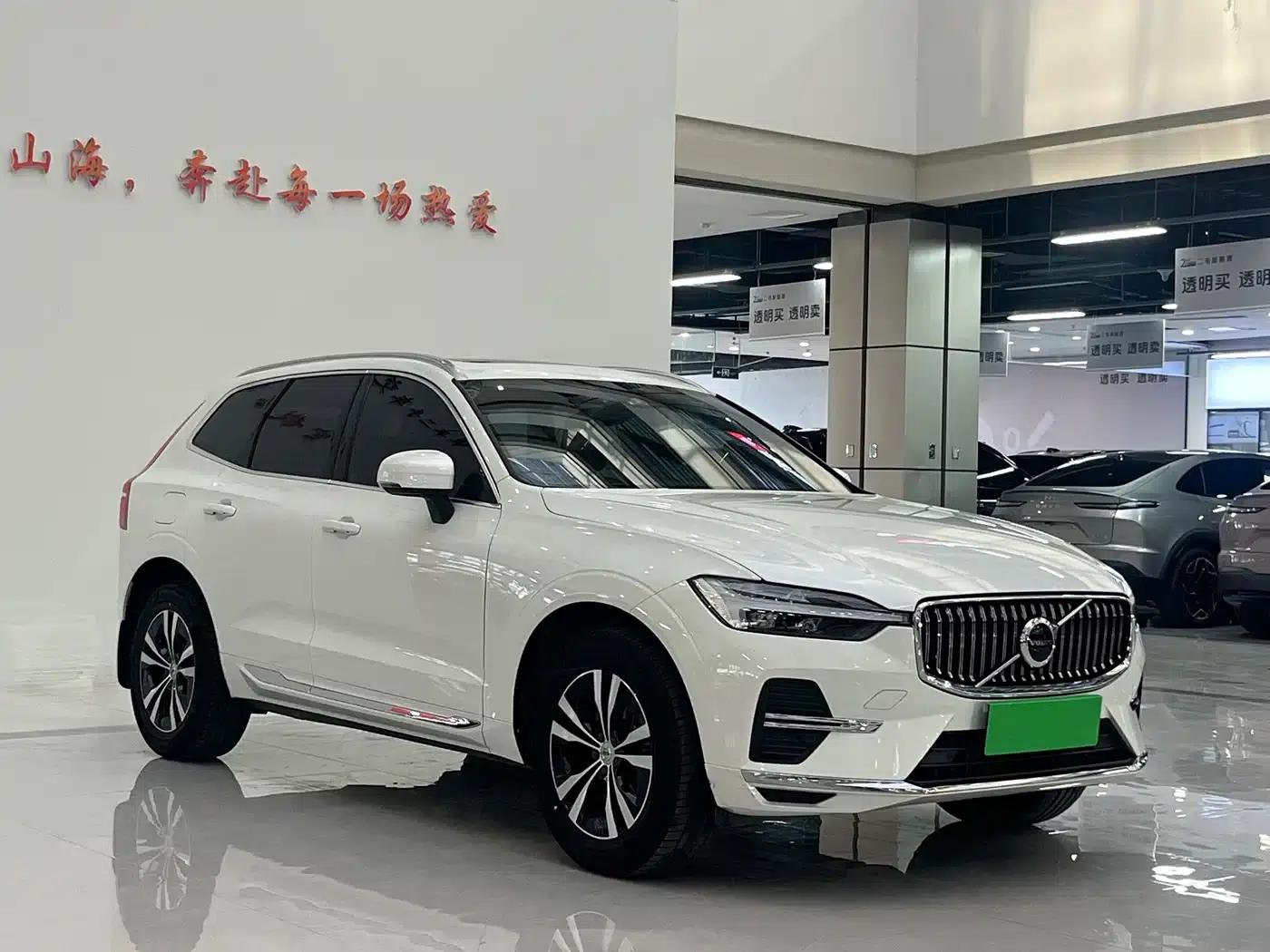 2023 Volvo XC60 B5 AWD Inscription Luxury Edition — миниатюра 3