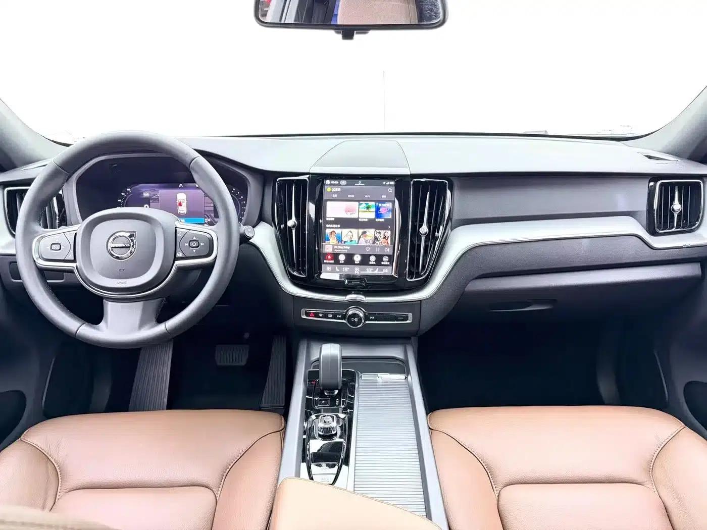 2023 Volvo XC60 B5 AWD Inscription Luxury Edition — миниатюра 6