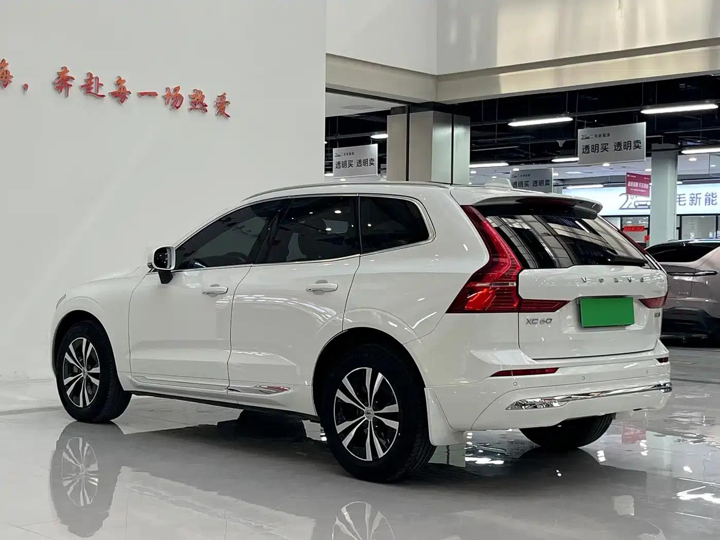 2023 Volvo XC60 B5 AWD Inscription Luxury Edition — миниатюра 7