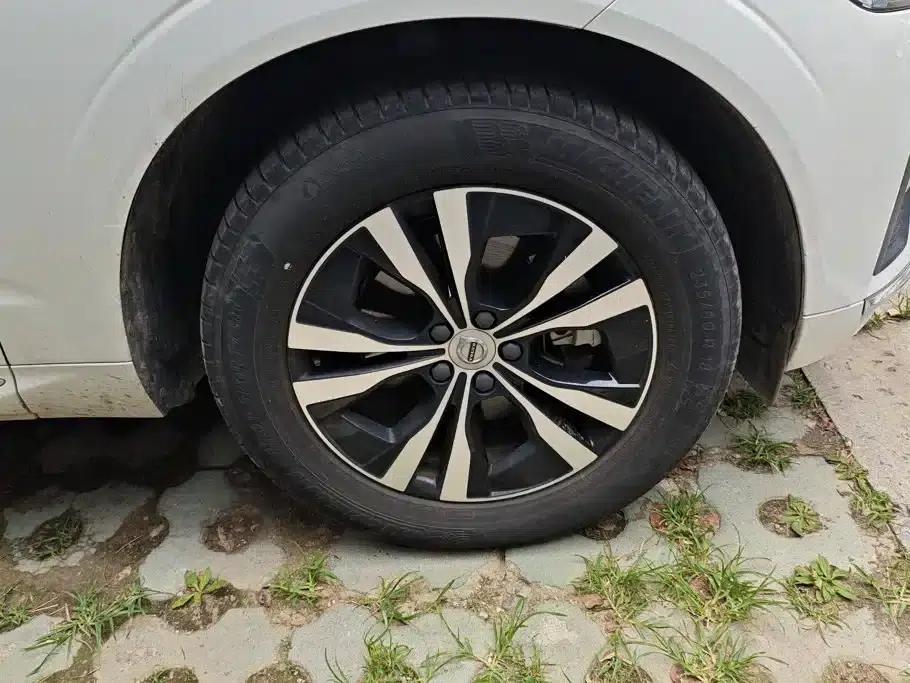 2024 Volvo XC60 B5 AWD Inscription Luxury Edition — миниатюра 6