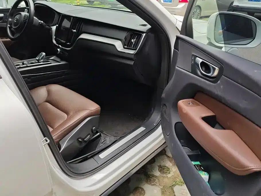 2024 Volvo XC60 B5 AWD Inscription Luxury Edition — миниатюра 8