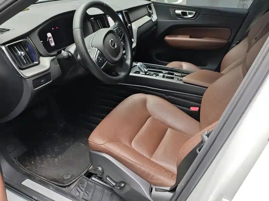 2024 Volvo XC60 B5 AWD Inscription Luxury Edition — миниатюра 9
