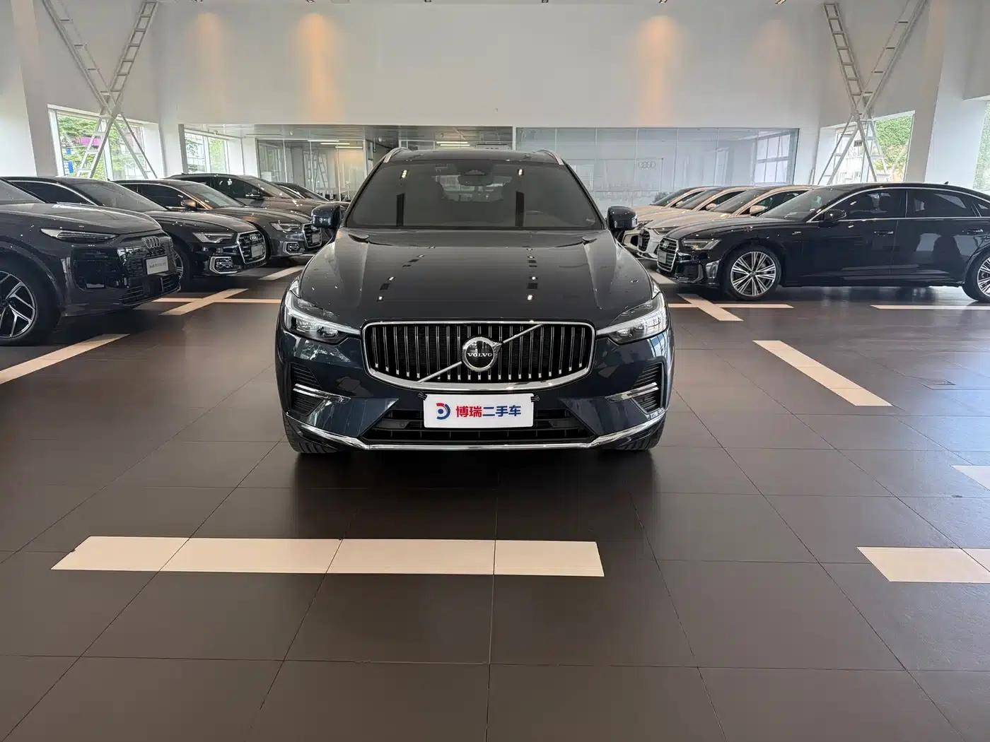 2022 Volvo XC60 B5 AWD Inscription Luxury Edition — миниатюра 2