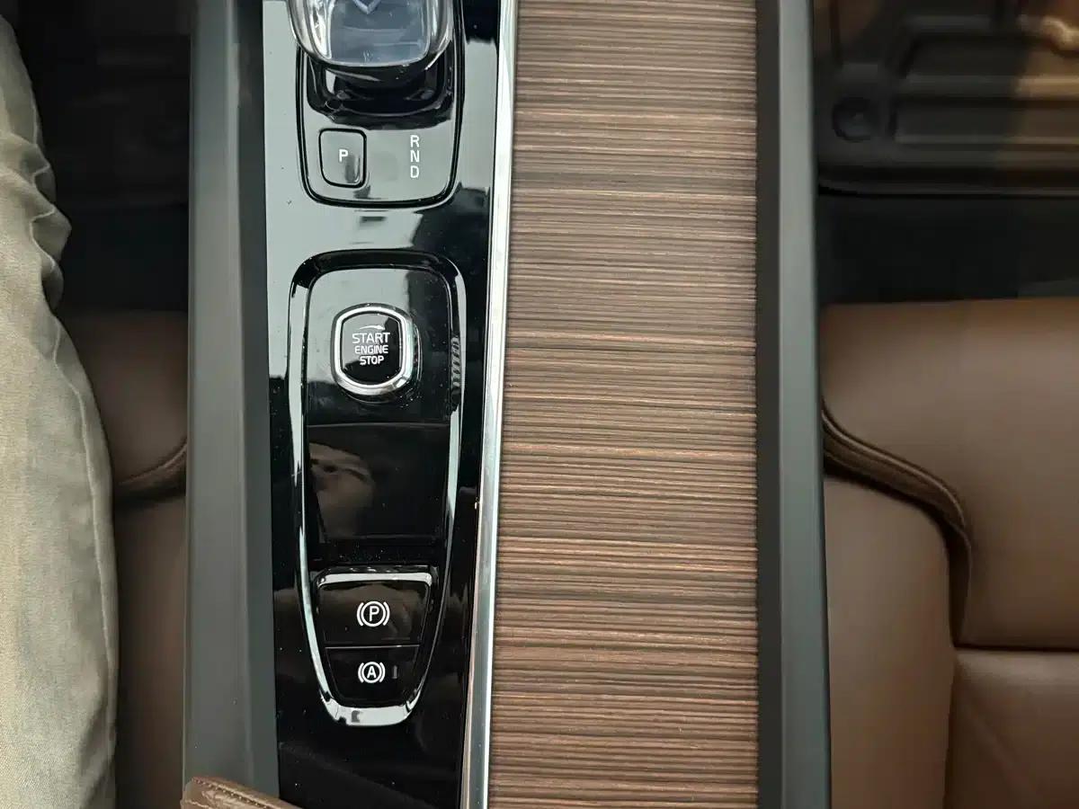 2022 Volvo XC60 B5 AWD Inscription Luxury Edition — миниатюра 13