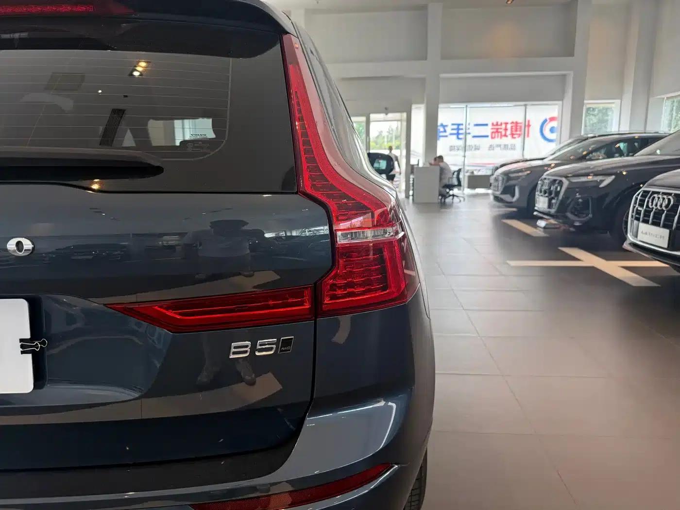2022 Volvo XC60 B5 AWD Inscription Luxury Edition — миниатюра 16