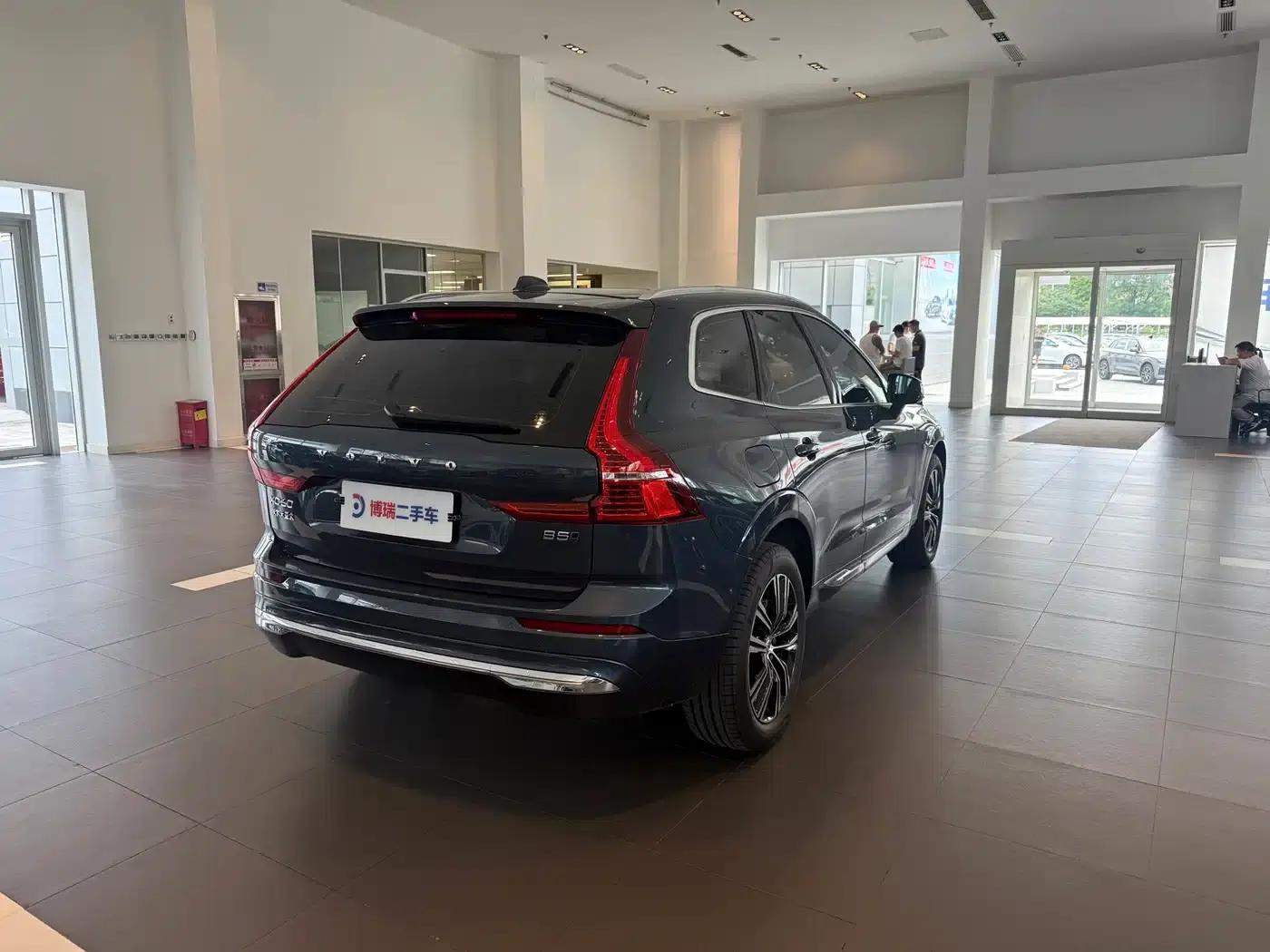 2022 Volvo XC60 B5 AWD Inscription Luxury Edition — миниатюра 6