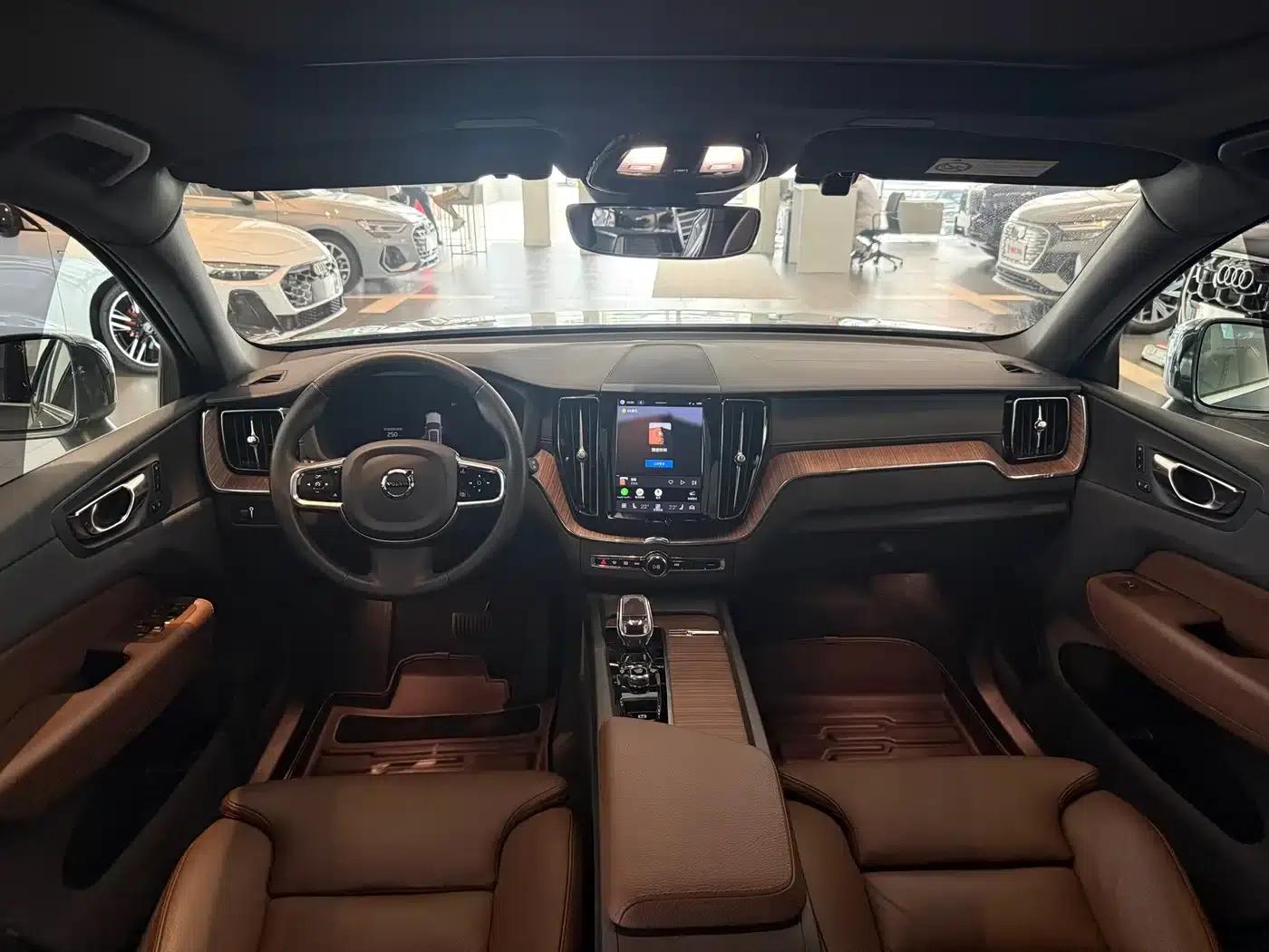 2022 Volvo XC60 B5 AWD Inscription Luxury Edition — миниатюра 9