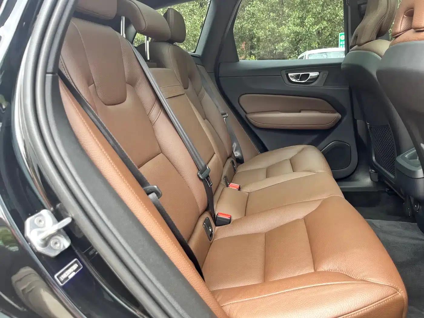 2021 Volvo XC60 T5 AWD Inscription Luxury Edition — миниатюра 12