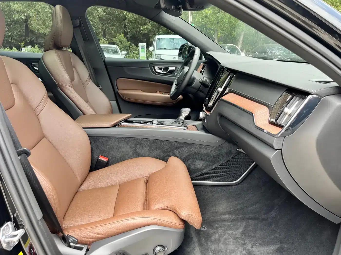 2021 Volvo XC60 T5 AWD Inscription Luxury Edition — миниатюра 13