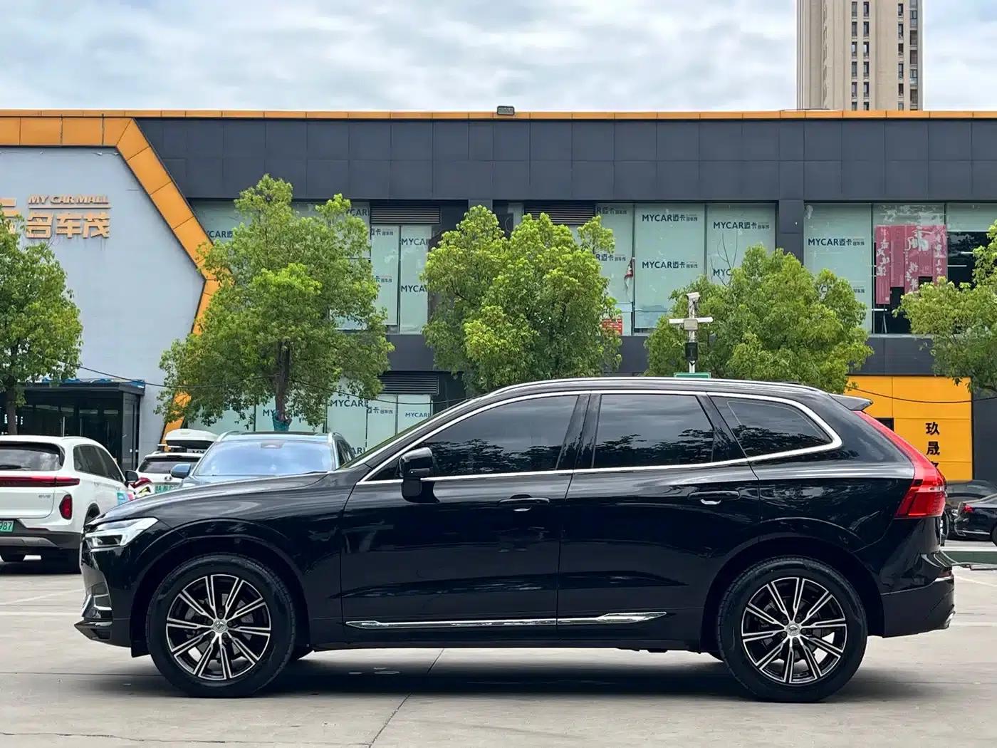 2021 Volvo XC60 T5 AWD Inscription Luxury Edition — миниатюра 17