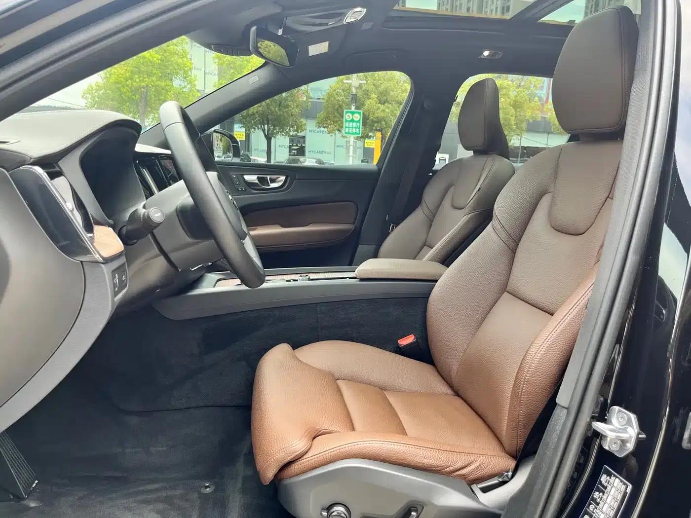 2021 Volvo XC60 T5 AWD Inscription Luxury Edition — миниатюра 7