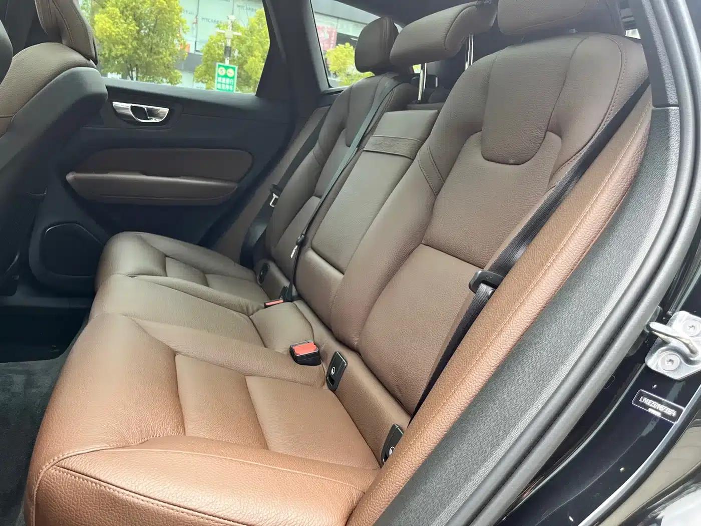 2021 Volvo XC60 T5 AWD Inscription Luxury Edition — миниатюра 8