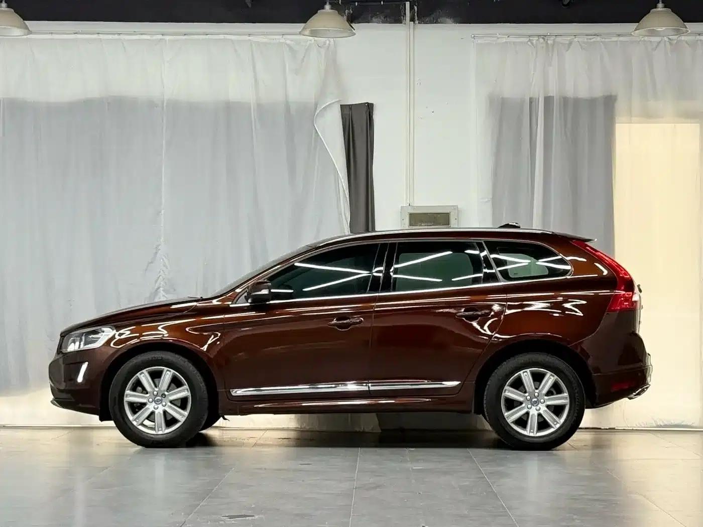 2016 Volvo XC60 T5 AWD Smart Edition — миниатюра 2