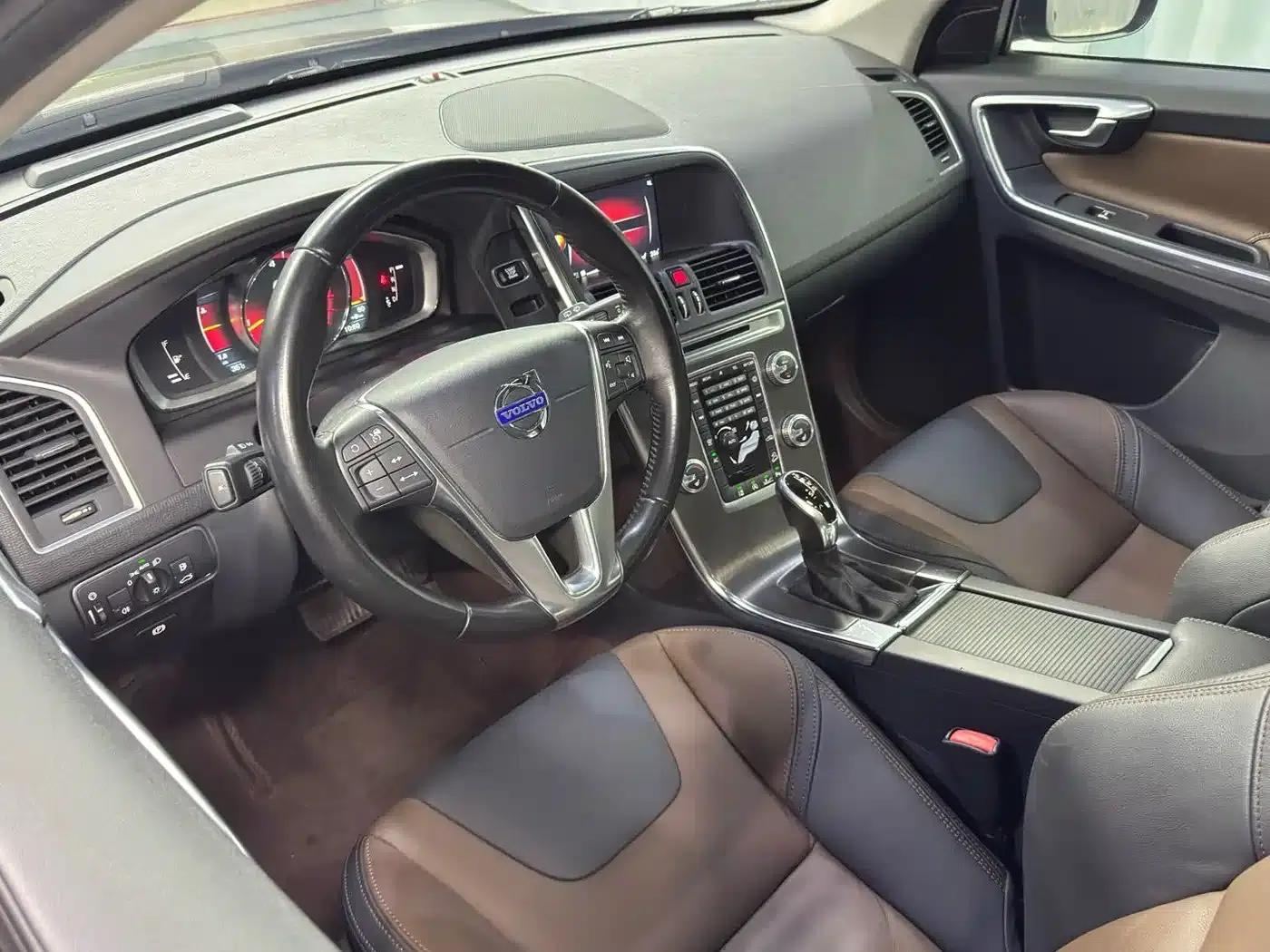 2016 Volvo XC60 T5 AWD Smart Edition — миниатюра 11