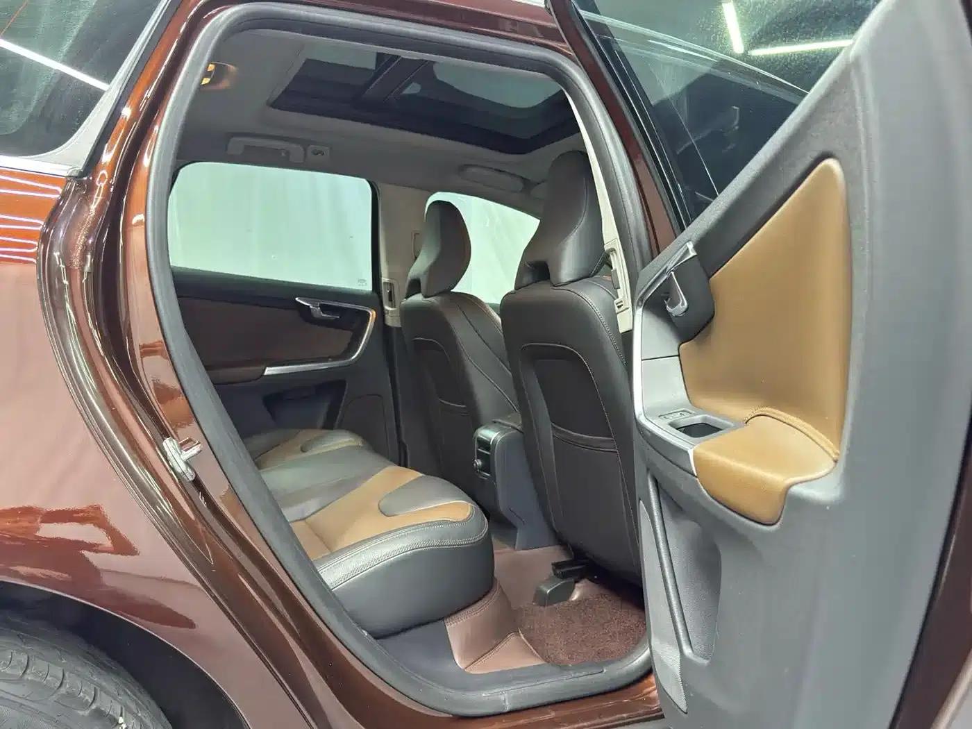 2016 Volvo XC60 T5 AWD Smart Edition — миниатюра 12