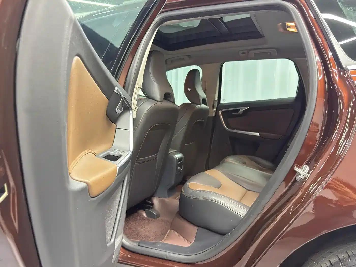 2016 Volvo XC60 T5 AWD Smart Edition — миниатюра 13