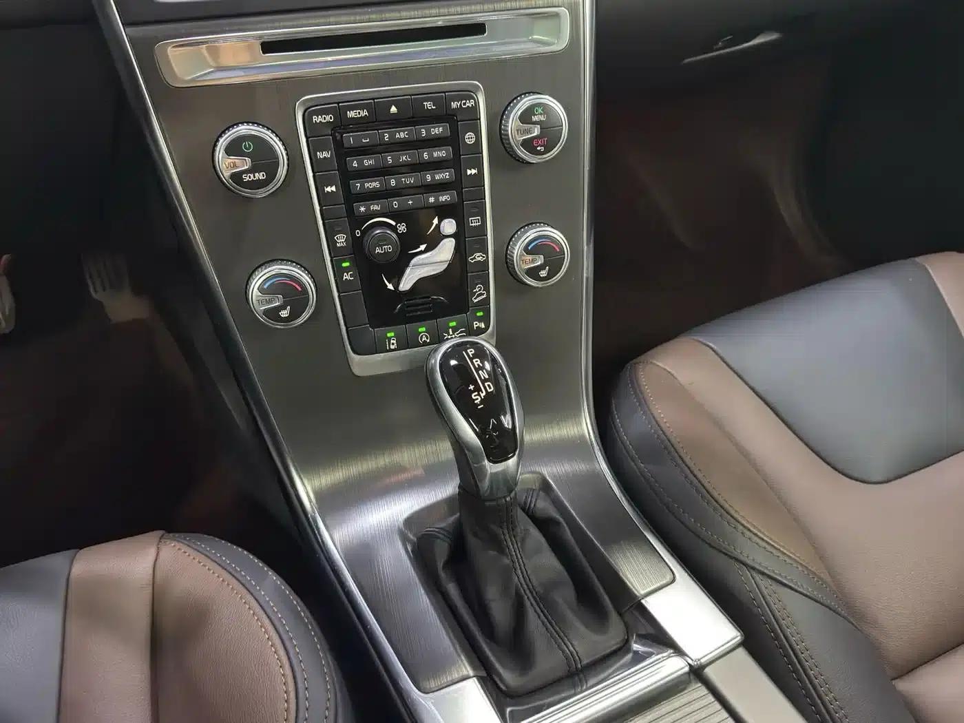 2016 Volvo XC60 T5 AWD Smart Edition — миниатюра 14