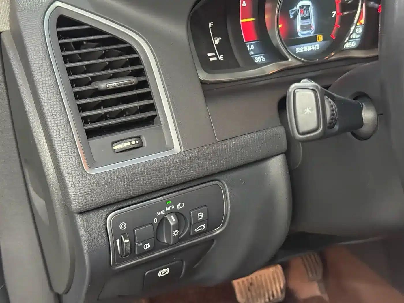 2016 Volvo XC60 T5 AWD Smart Edition — миниатюра 15