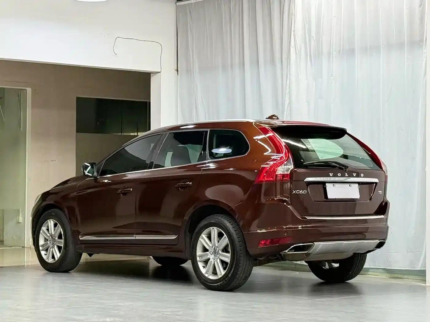 2016 Volvo XC60 T5 AWD Smart Edition — миниатюра 4