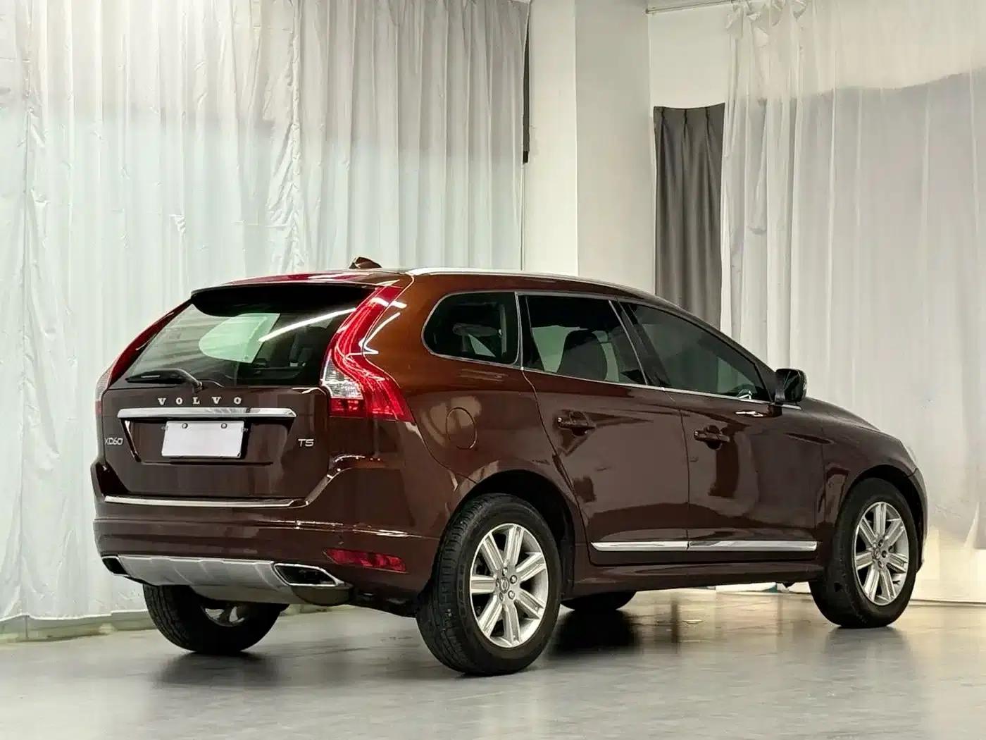 2016 Volvo XC60 T5 AWD Smart Edition — миниатюра 5