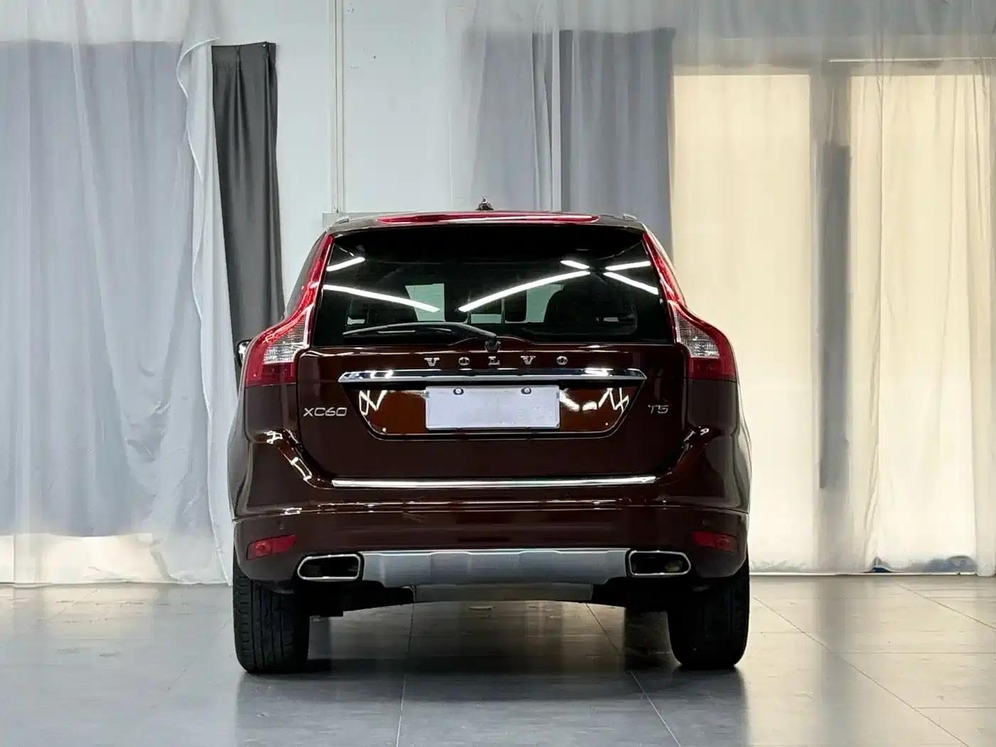 2016 Volvo XC60 T5 AWD Smart Edition — миниатюра 6