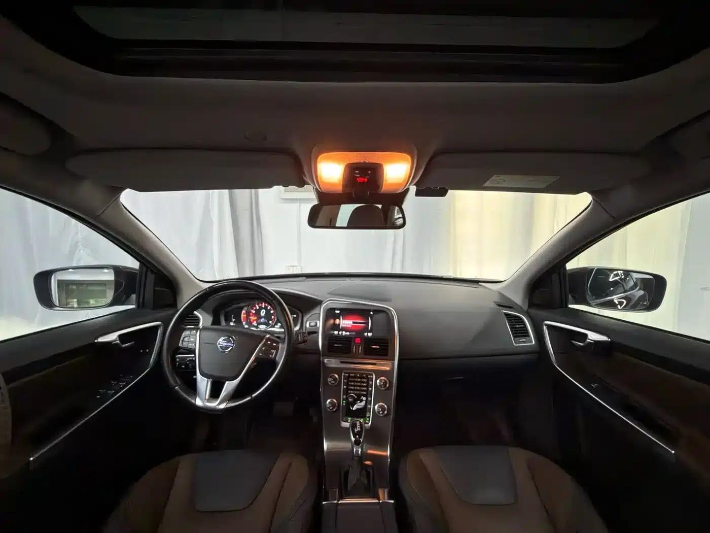 2016 Volvo XC60 T5 AWD Smart Edition — миниатюра 9