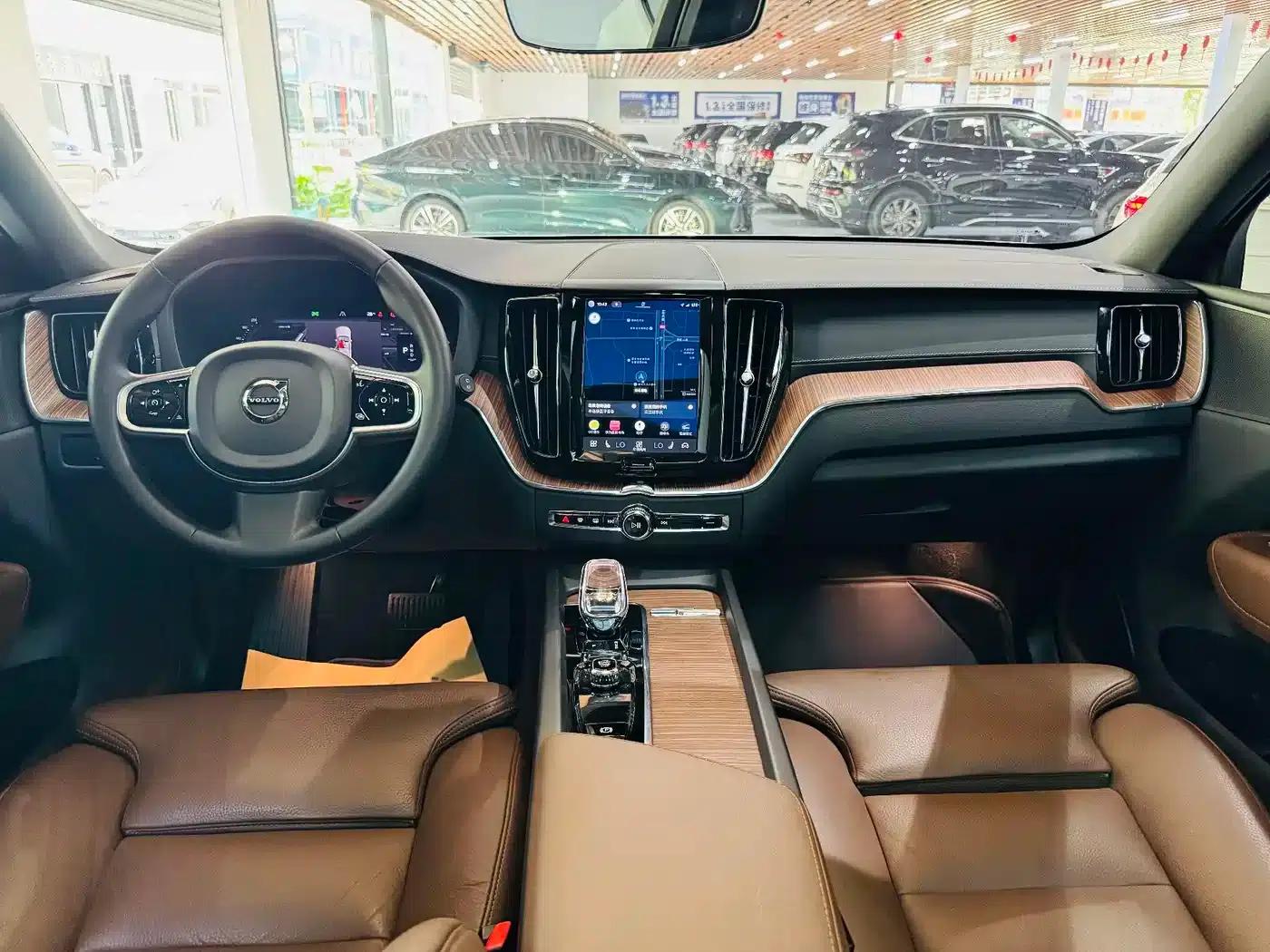 2024 Volvo XC60 B5 AWD Inscription Luxury Edition — миниатюра 15