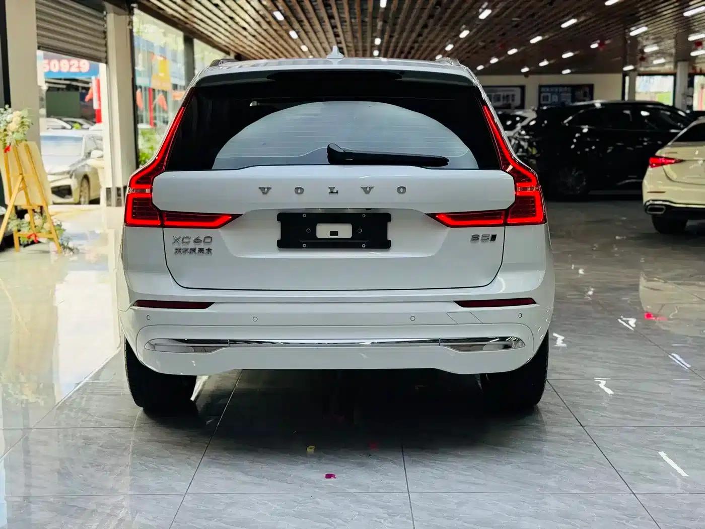 2024 Volvo XC60 B5 AWD Inscription Luxury Edition — миниатюра 17