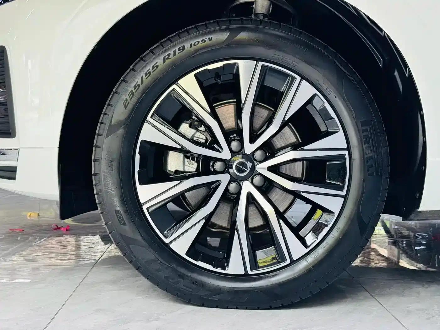 2024 Volvo XC60 B5 AWD Inscription Luxury Edition — миниатюра 7
