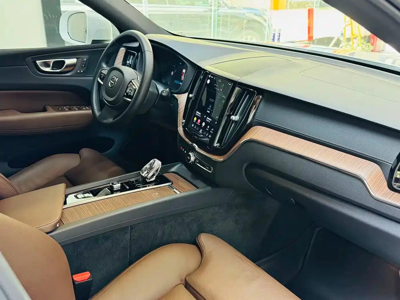 2024 Volvo XC60 B5 AWD Inscription Luxury Edition — миниатюра 8