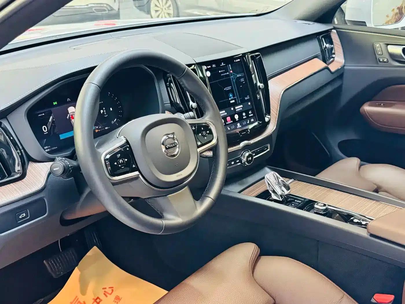 2024 Volvo XC60 B5 AWD Inscription Luxury Edition — миниатюра 10