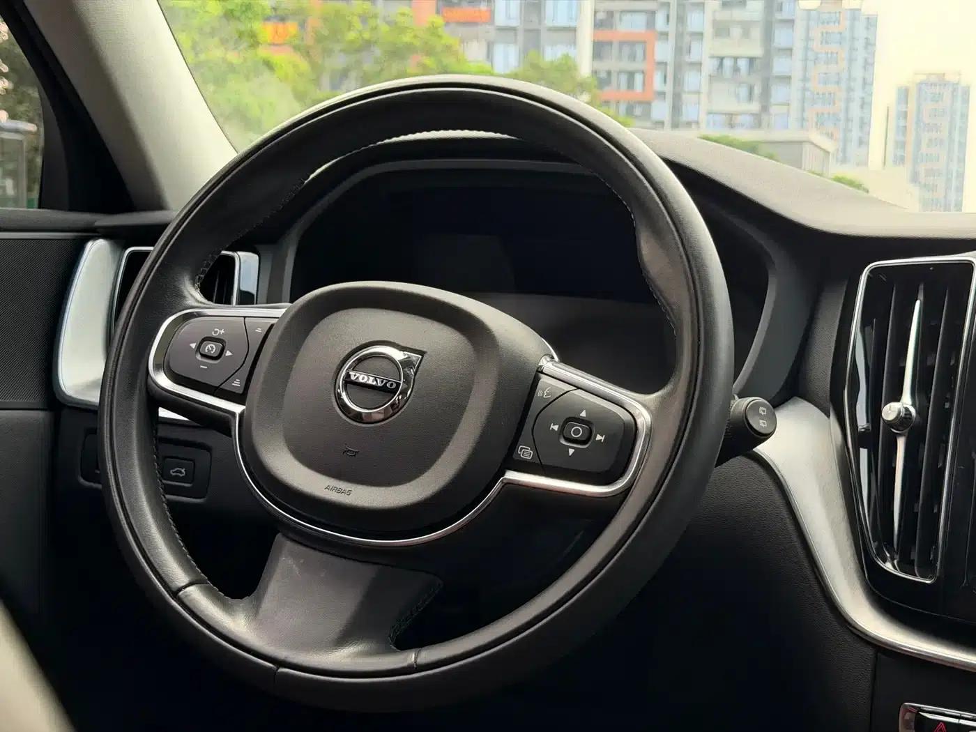 2020 Volvo XC60 T5 AWD Inscription Luxury Edition — миниатюра 18