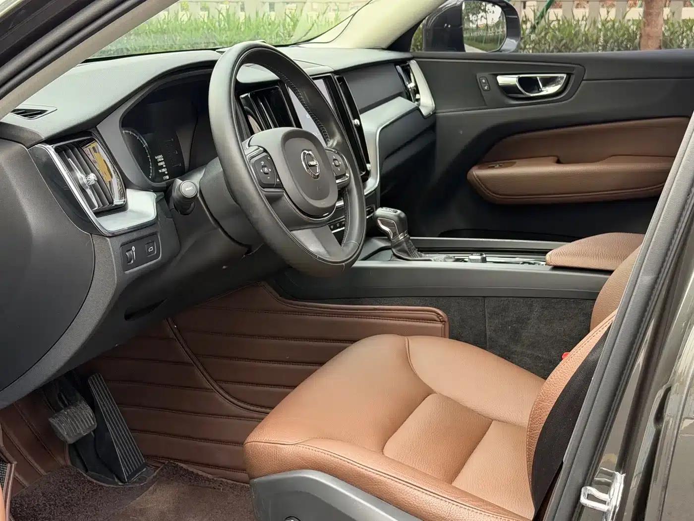 2020 Volvo XC60 T5 AWD Inscription Luxury Edition — миниатюра 9
