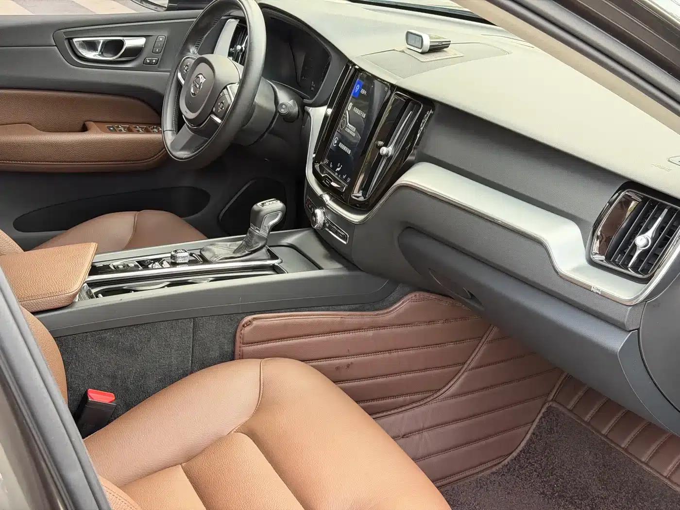 2020 Volvo XC60 T5 AWD Inscription Luxury Edition — миниатюра 10