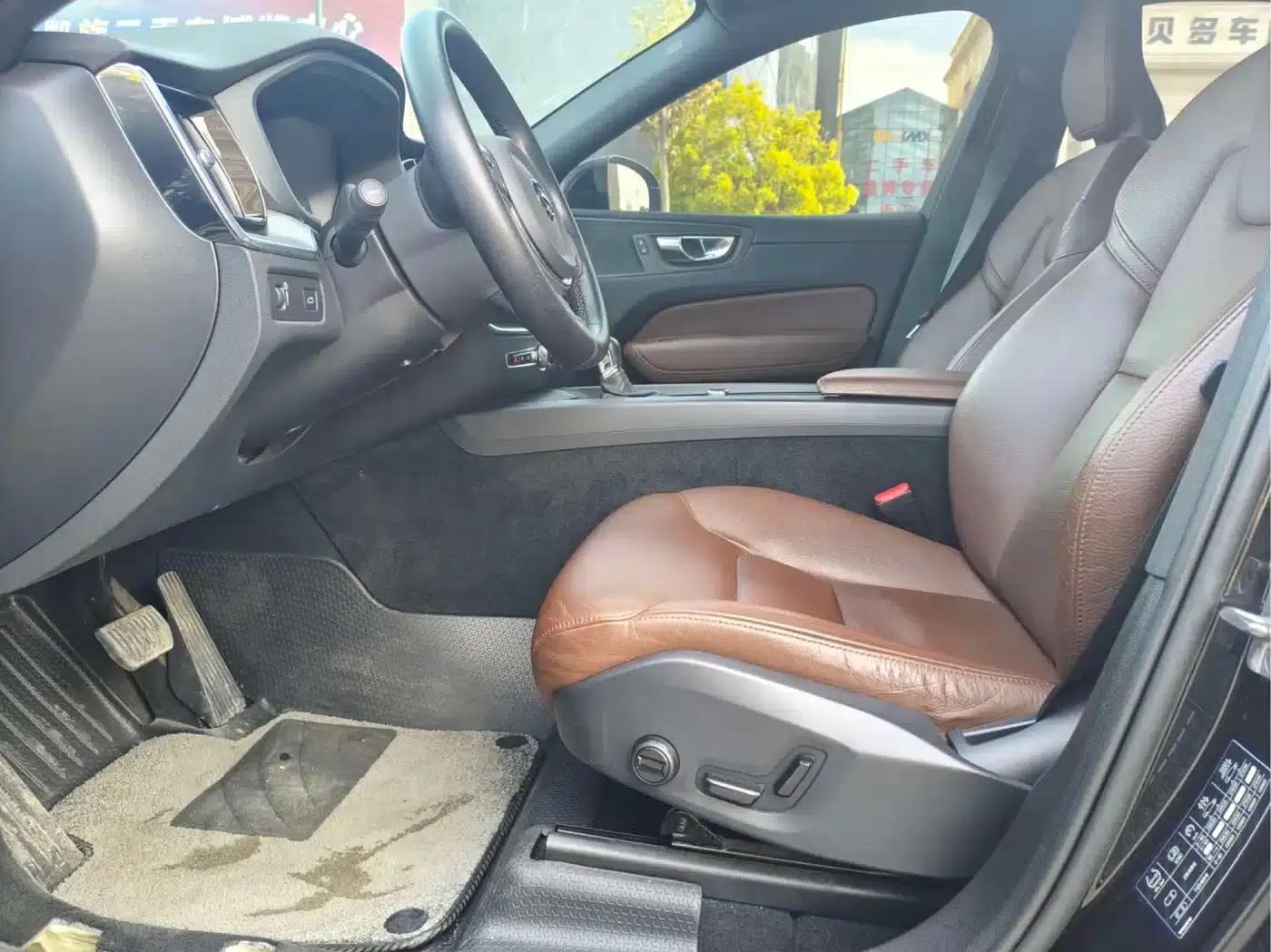 2021 Volvo XC60 T5 AWD Inscription Luxury Edition — миниатюра 4