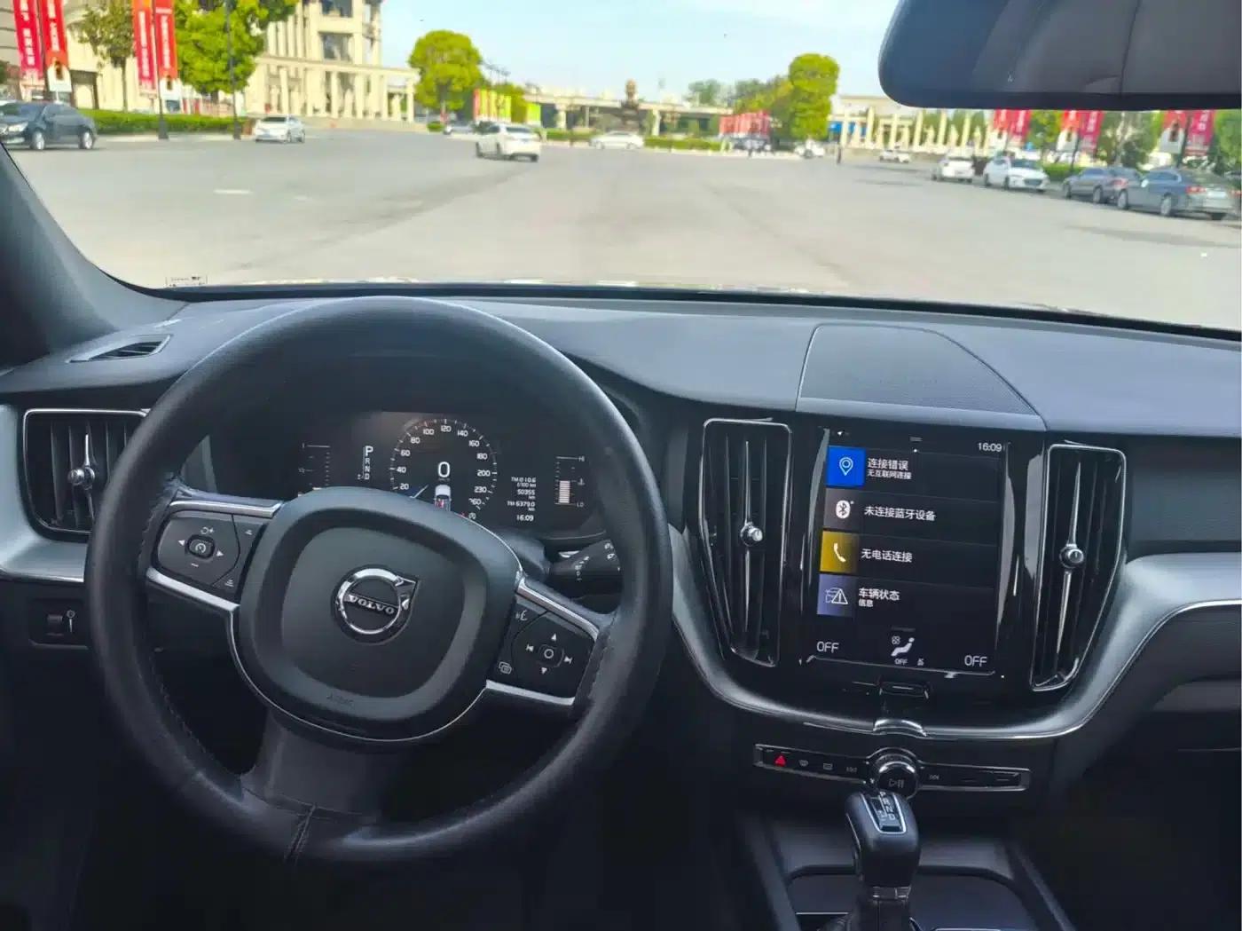 2021 Volvo XC60 T5 AWD Inscription Luxury Edition — миниатюра 5