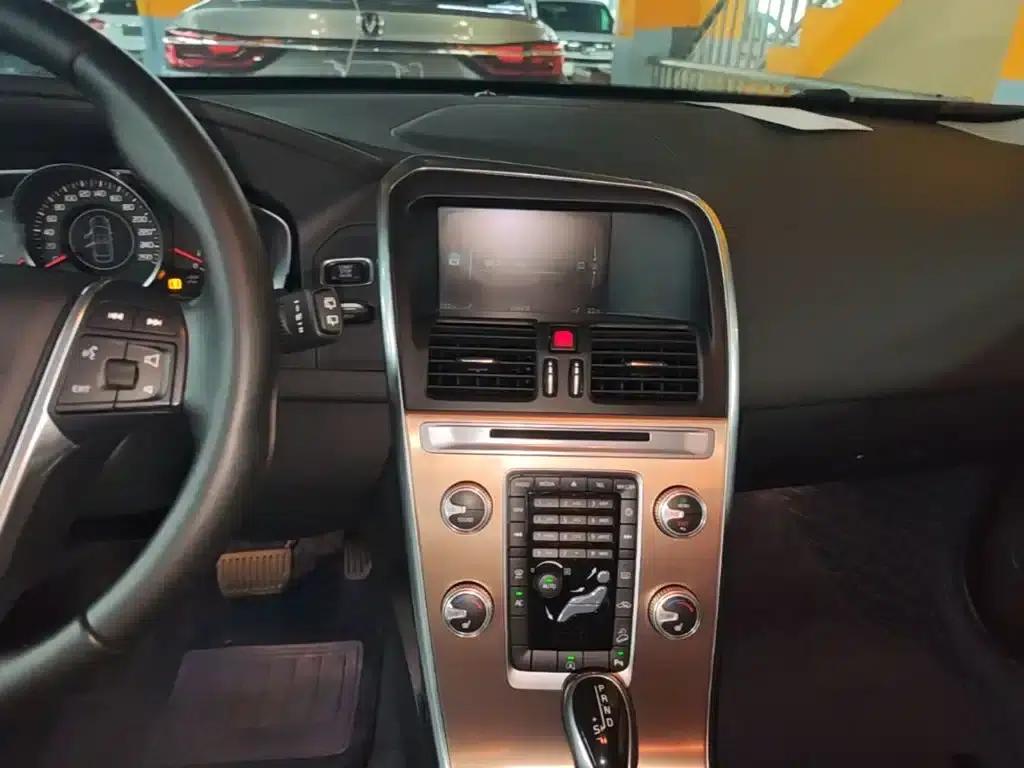 2017 Volvo XC60 T5 AWD Smart Edition — миниатюра 13