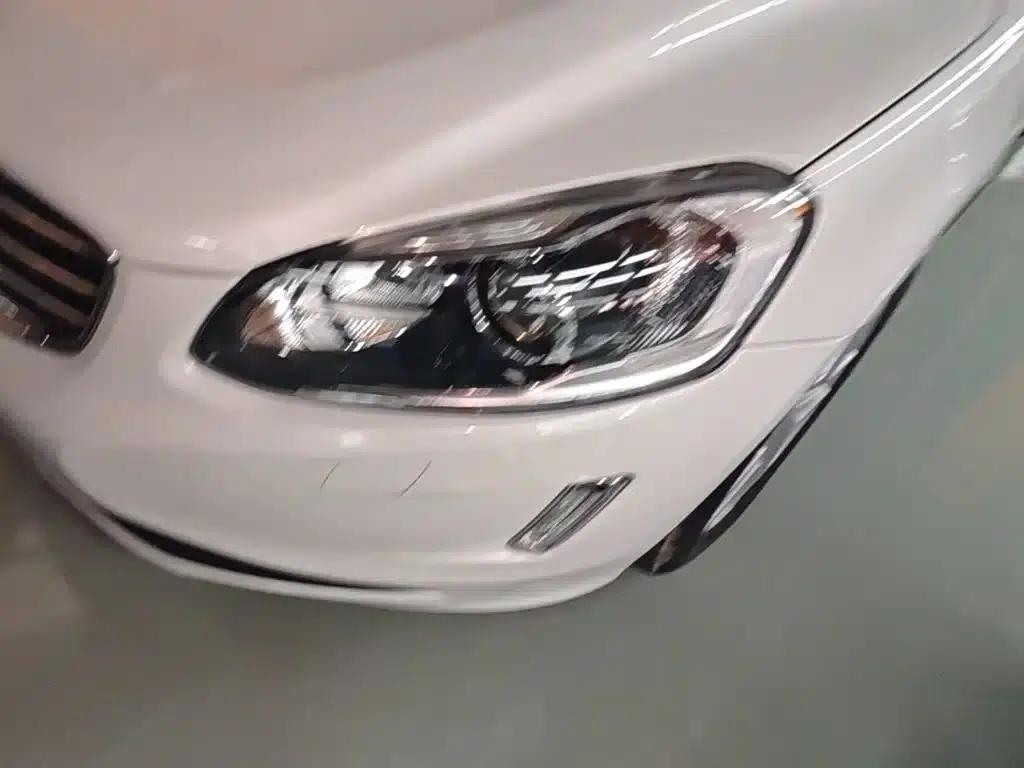 2017 Volvo XC60 T5 AWD Smart Edition — миниатюра 24