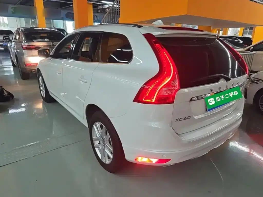 2017 Volvo XC60 T5 AWD Smart Edition — миниатюра 5