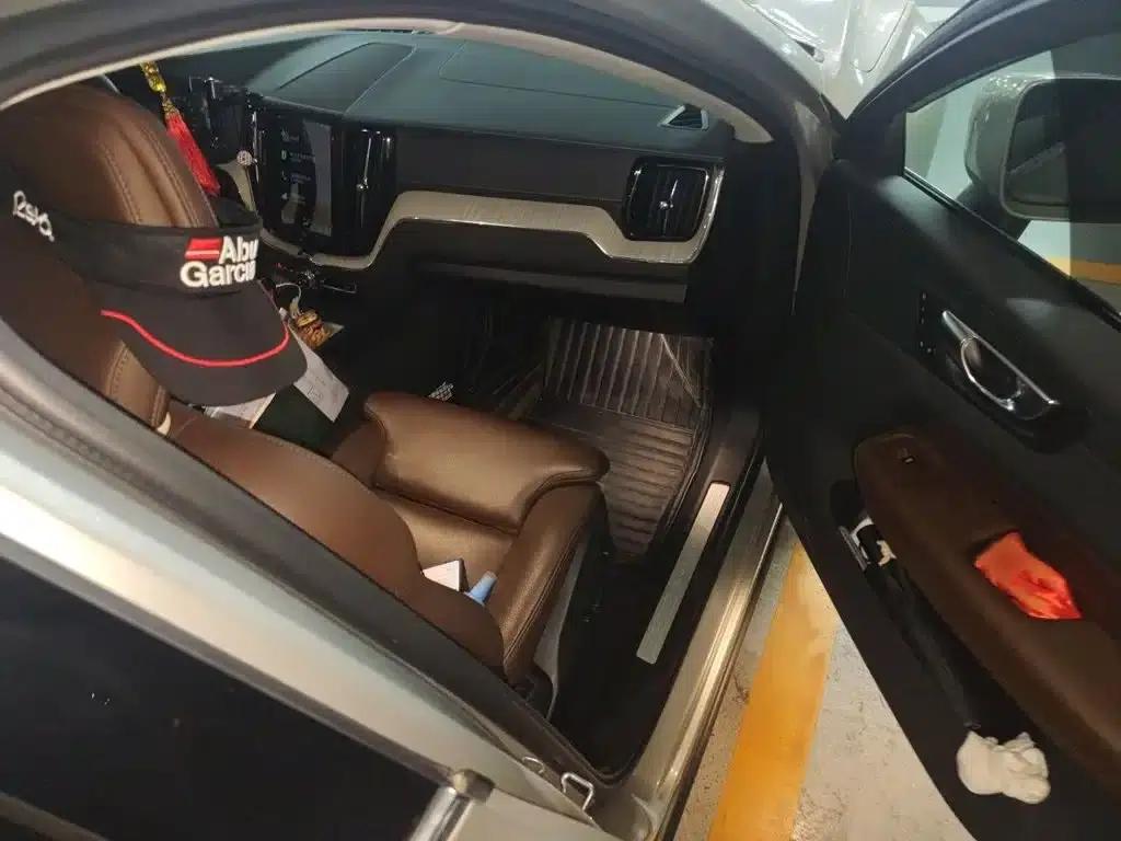 2020 Volvo XC60 T5 AWD Inscription Luxury Edition — миниатюра 19