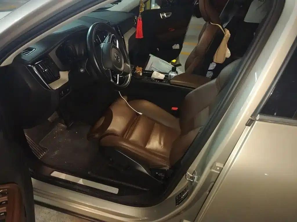 2020 Volvo XC60 T5 AWD Inscription Luxury Edition — миниатюра 8