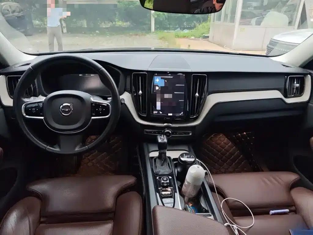2020 Volvo XC60 T5 AWD Inscription Luxury Edition — миниатюра 6
