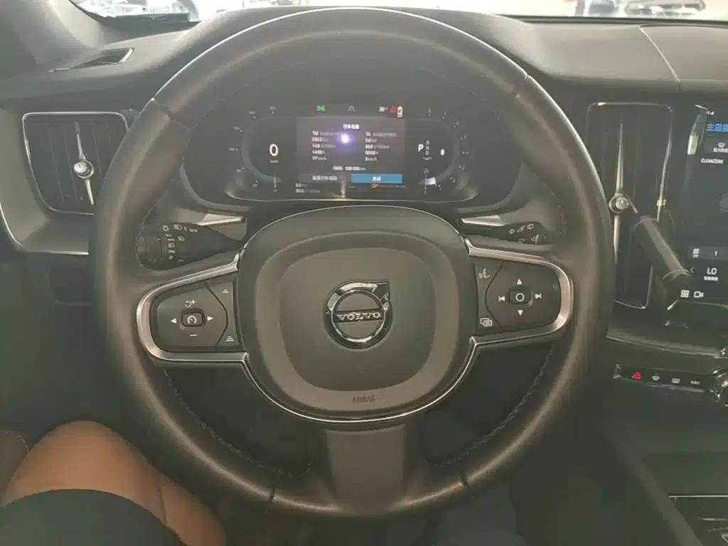 2024 Volvo XC60 B5 AWD Inscription Luxury Edition — миниатюра 11