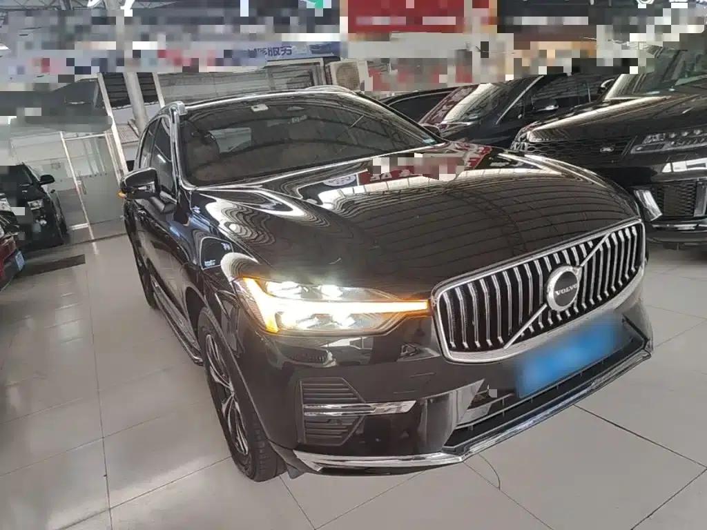 2024 Volvo XC60 B5 AWD Inscription Luxury Edition — миниатюра 4