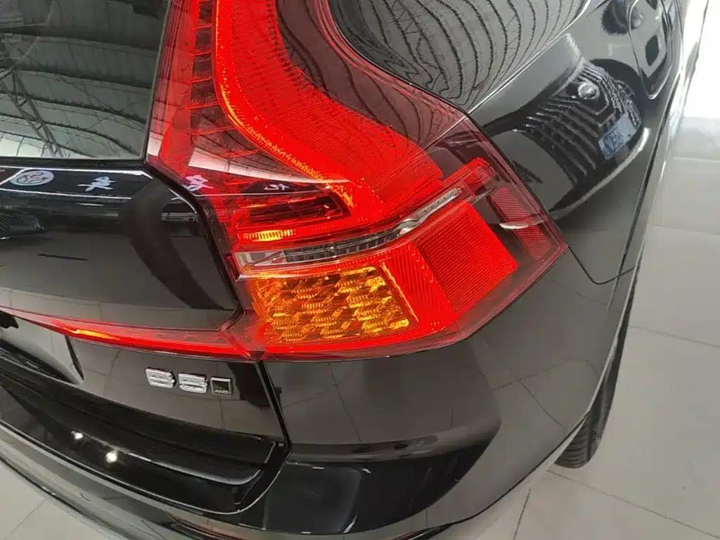 2024 Volvo XC60 B5 AWD Inscription Luxury Edition — миниатюра 8