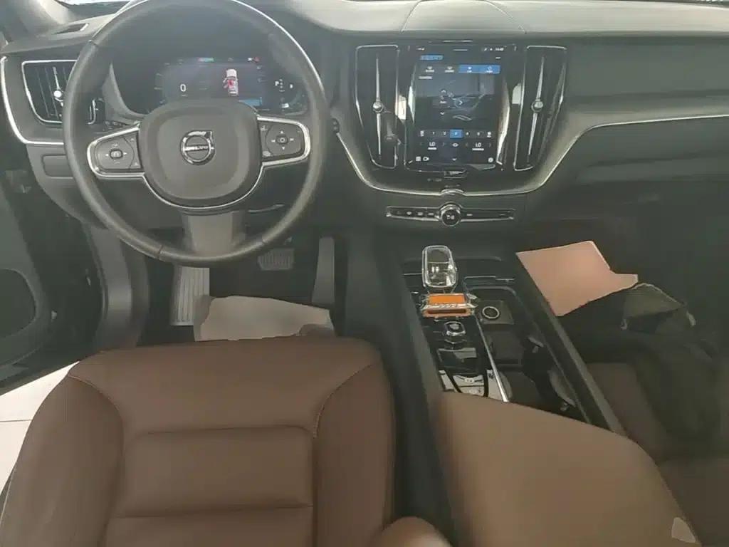 2024 Volvo XC60 B5 AWD Inscription Luxury Edition — миниатюра 10