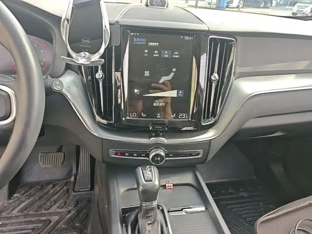 2018 Volvo XC60 T5 AWD Smart Edition — миниатюра 13