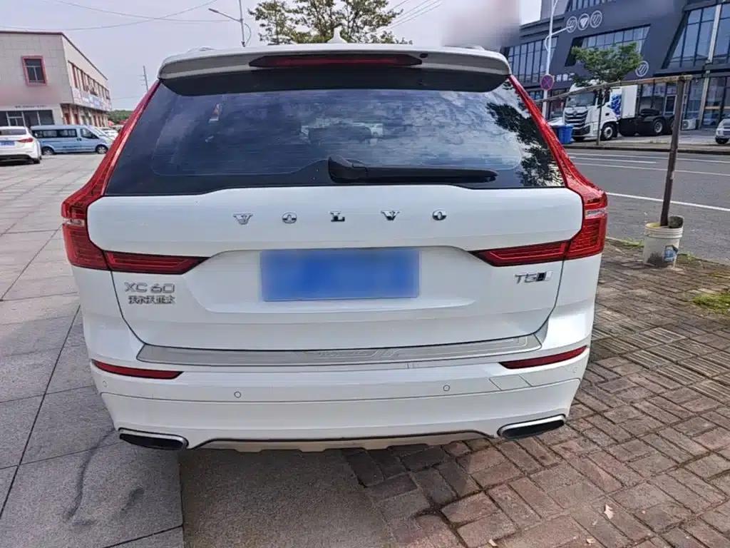 2018 Volvo XC60 T5 AWD Smart Edition — миниатюра 6