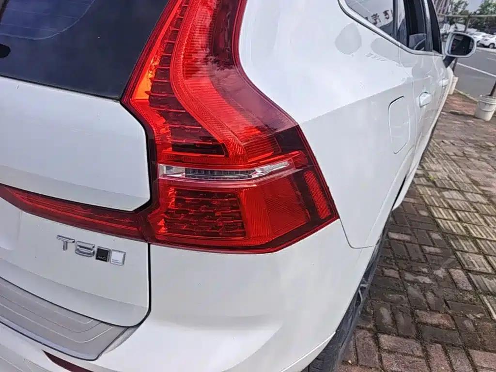 2018 Volvo XC60 T5 AWD Smart Edition — миниатюра 8